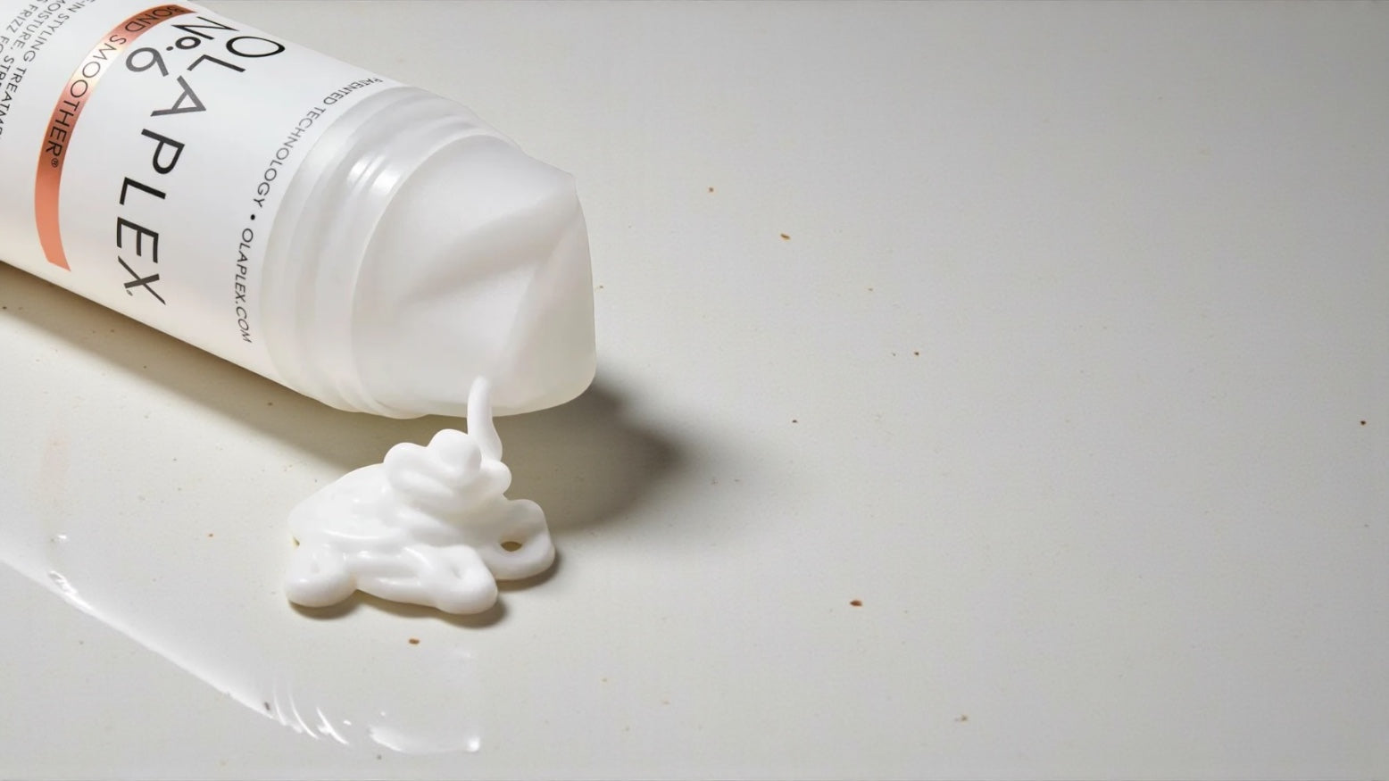 Olaplex N°6 : la crème sans rinçage qui répare, lisse et élimine les frisottis