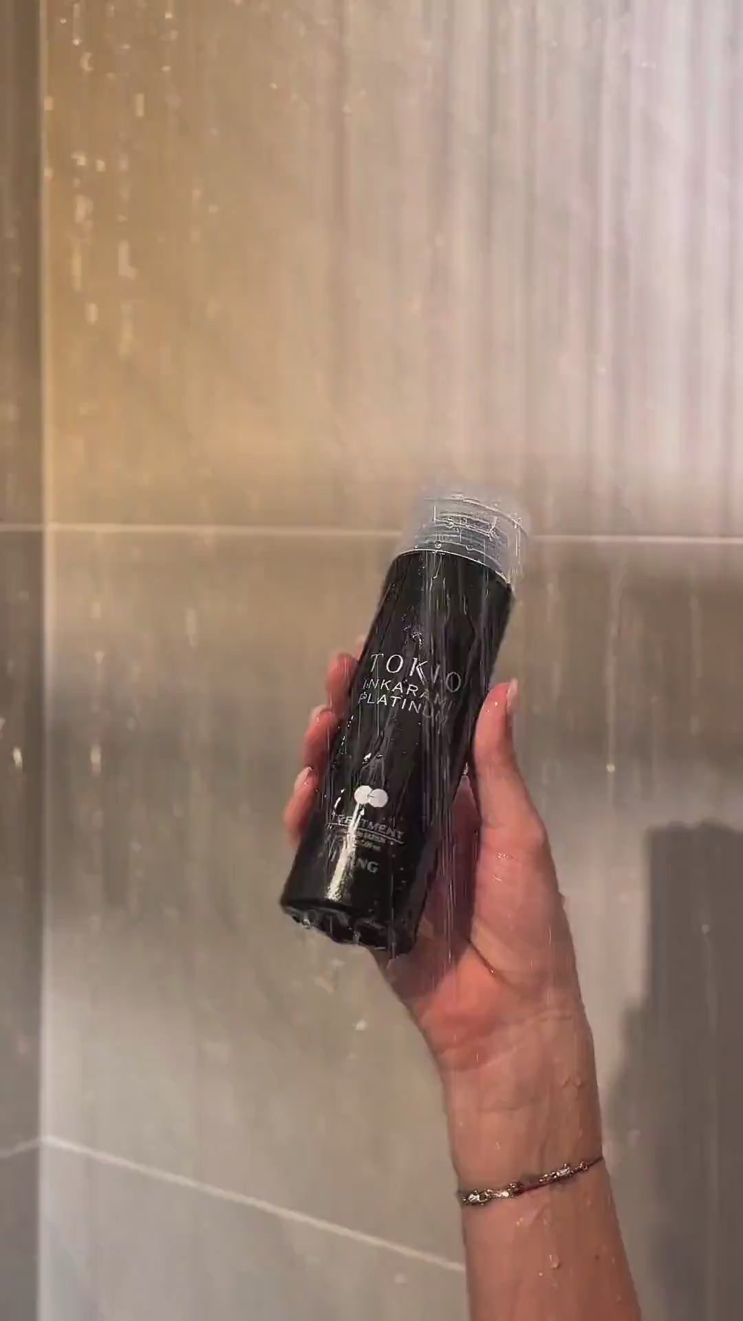 Rituel de soin capillaire avec le TRAITEMENT TOKIO INKARAMI LIMITED